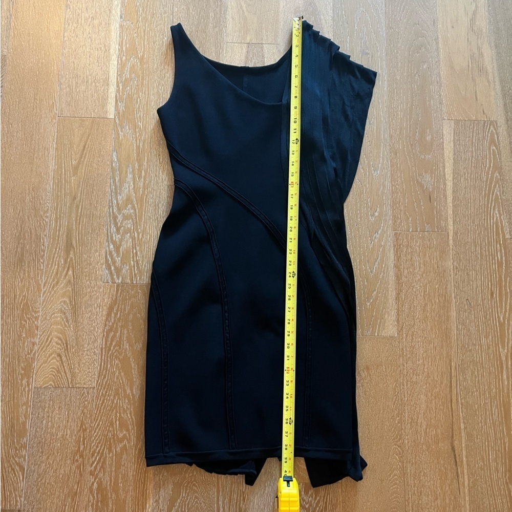 Beautifully structured black mini asymmetrical dress Zac Posen - Picture 15 of 17